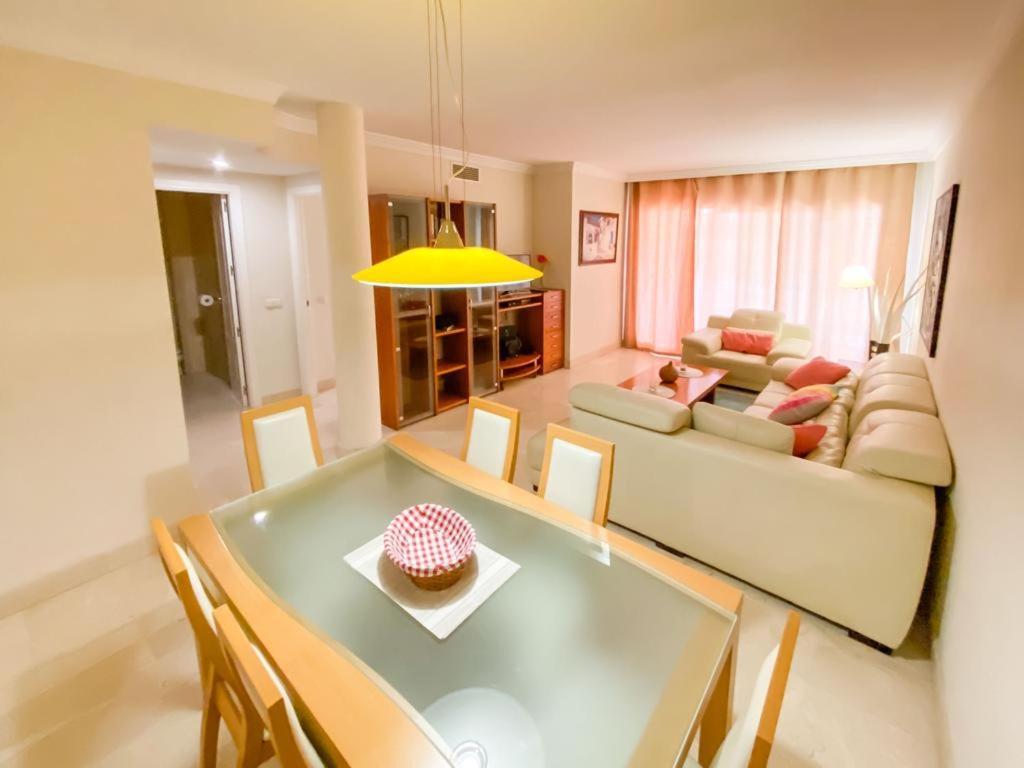 Apartamento En Los Patios De Santa Maria Golf Marbella Exterior foto