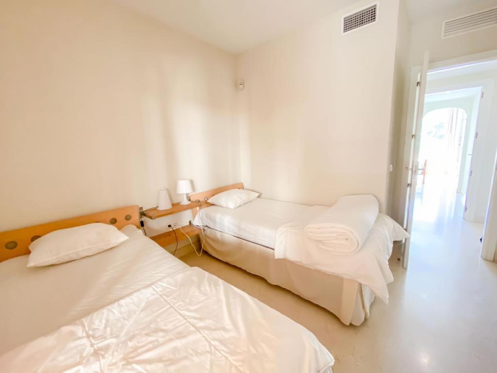 Apartamento En Los Patios De Santa Maria Golf Marbella Exterior foto