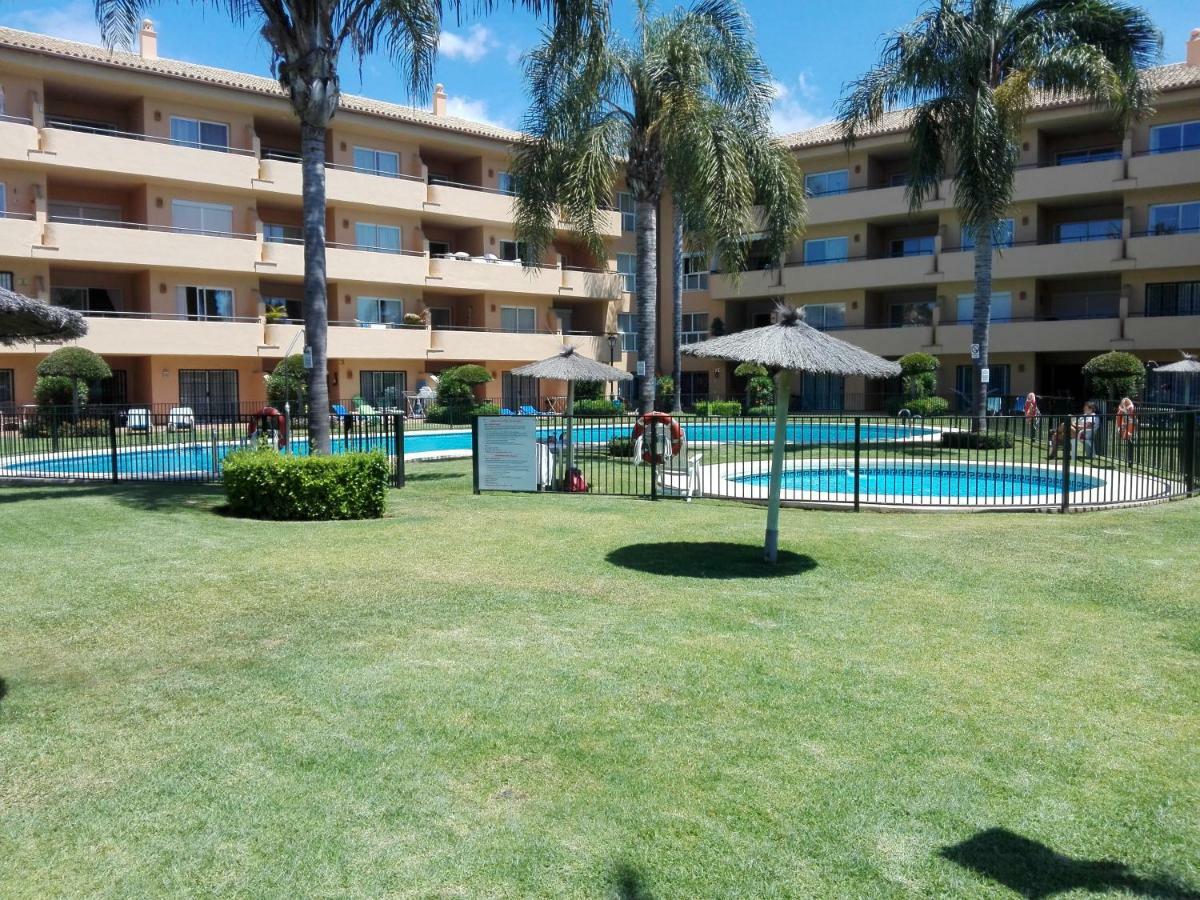 Apartamento En Los Patios De Santa Maria Golf Marbella Exterior foto