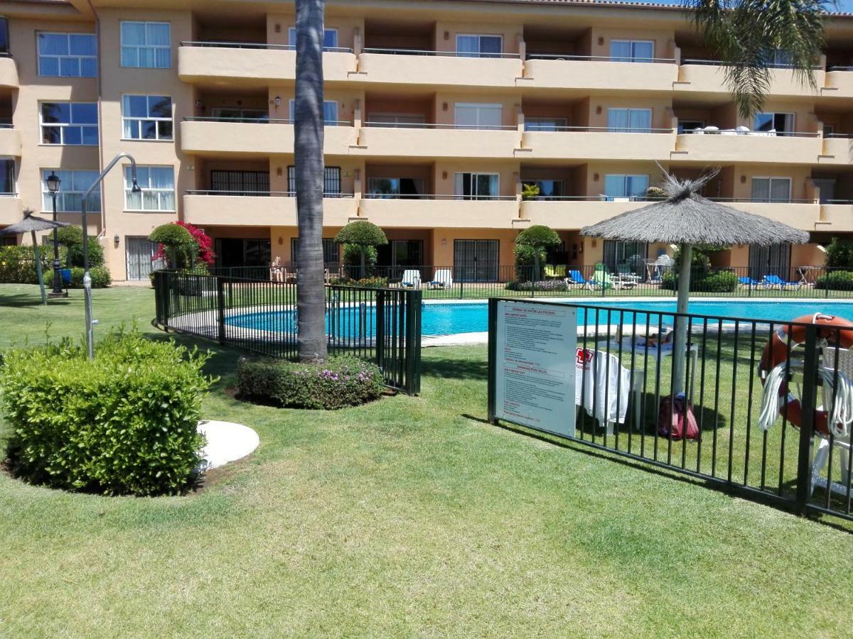 Apartamento En Los Patios De Santa Maria Golf Marbella Exterior foto